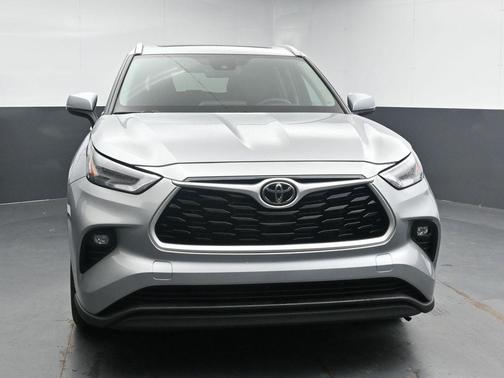 Celestial Silver Metallic 2023 Toyota Highlander XLE