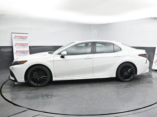 2024 Toyota Camry Hybrid SE