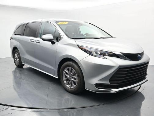 Celestial Silver Metallic 2024 Toyota Sienna LE