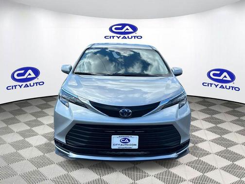 Celestial Silver Metallic 2024 Toyota Sienna LE