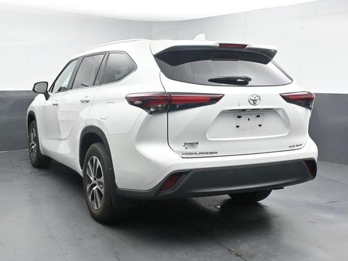 Wind Chill Pearl 2024 Toyota Highlander XLE