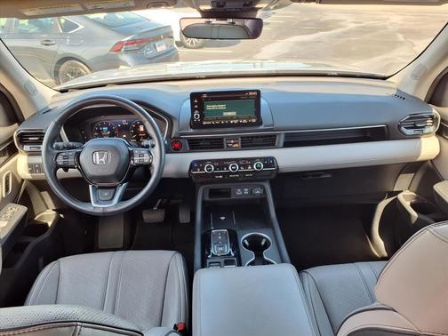 Lunar Silver Metallic 2024 Honda Pilot Elite
