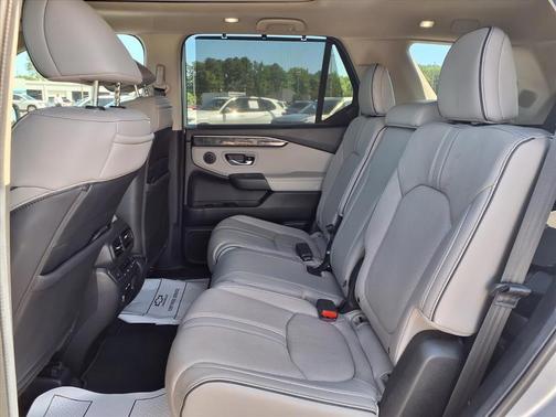 Lunar Silver Metallic 2024 Honda Pilot Elite