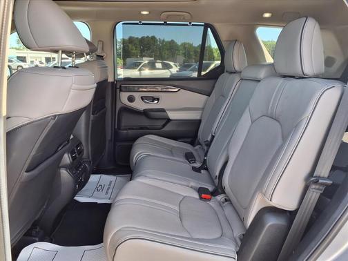 Lunar Silver Metallic 2024 Honda Pilot Elite