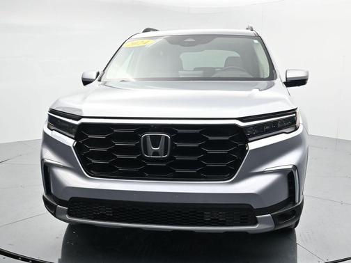 Lunar Silver Metallic 2024 Honda Pilot Elite