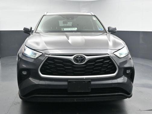 Magnetic Gray Metallic 2021 Toyota Highlander XLE