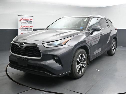Magnetic Gray Metallic 2021 Toyota Highlander XLE