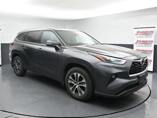 Magnetic Gray Metallic 2021 Toyota Highlander XLE