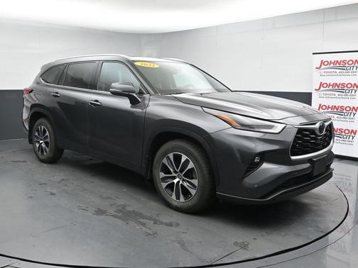 Magnetic Gray Metallic 2021 Toyota Highlander XLE