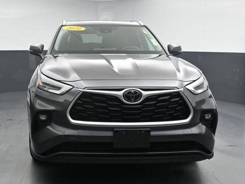 Magnetic Gray Metallic 2021 Toyota Highlander XLE
