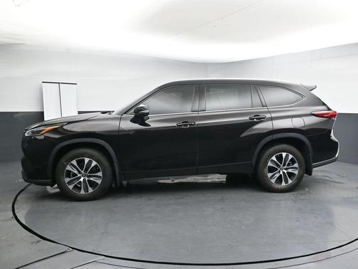 Opulent Amber 2021 Toyota Highlander XLE