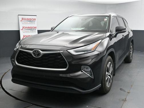 Opulent Amber 2021 Toyota Highlander XLE