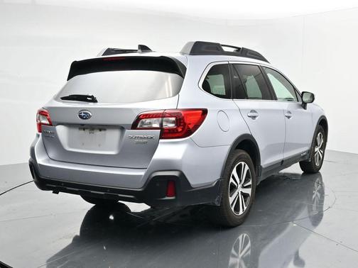Ice Silver Metallic 2019 Subaru Outback 3.6R Limited