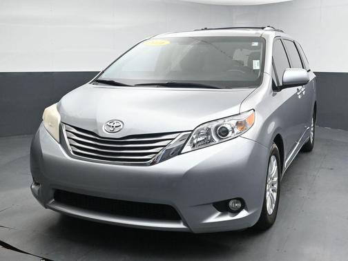 Silver Sky Metallic 2016 Toyota Sienna XLE
