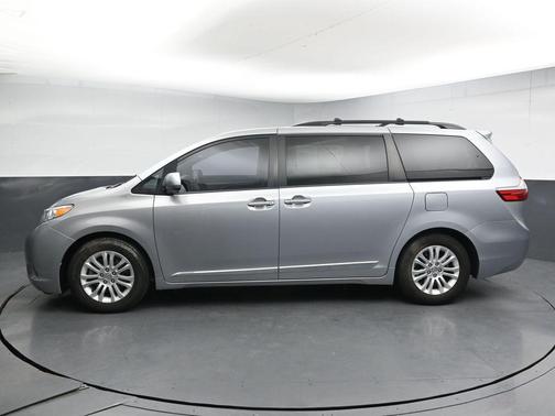 Silver Sky Metallic 2016 Toyota Sienna XLE