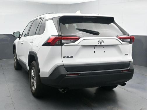 Ice Cap 2024 Toyota RAV4 XLE