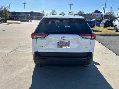 Ice Cap 2024 Toyota RAV4 XLE