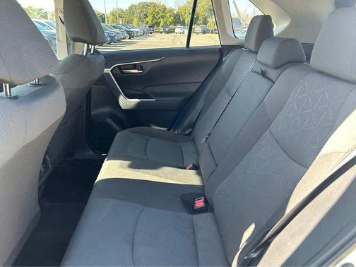 Ice Cap 2024 Toyota RAV4 XLE