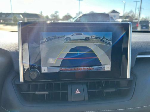 Ice Cap 2024 Toyota RAV4 XLE