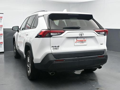 Ice Cap 2024 Toyota RAV4 XLE