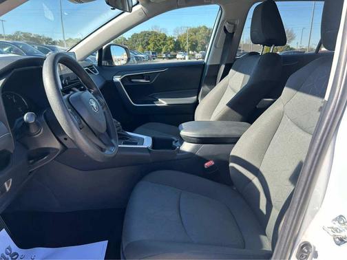 Ice Cap 2024 Toyota RAV4 XLE