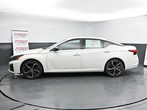 2023 Nissan Altima SR FWD