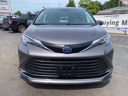 Predawn Gray Mica 2023 Toyota Sienna XLE