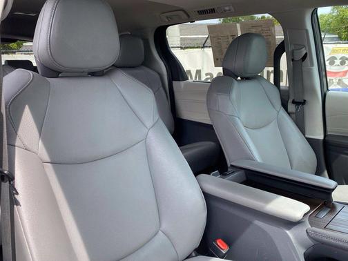 Predawn Gray Mica 2023 Toyota Sienna XLE