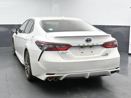 White 2022 Toyota Camry SE