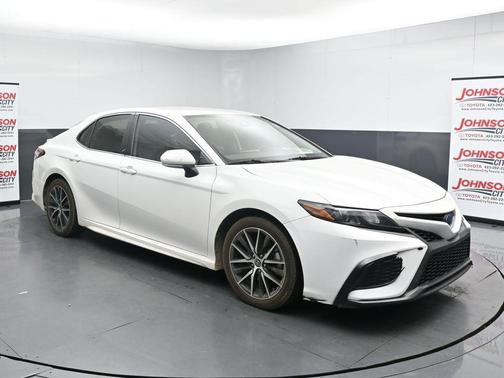 White 2022 Toyota Camry SE