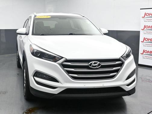 Dazzling White 2018 Hyundai TUCSON SEL