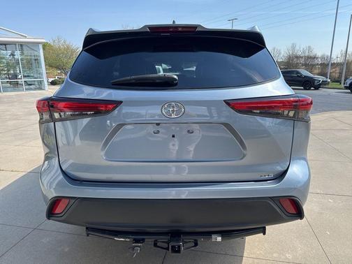 Moon Dust 2020 Toyota Highlander XLE