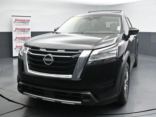 Super Black 2023 Nissan Pathfinder SL 4WD