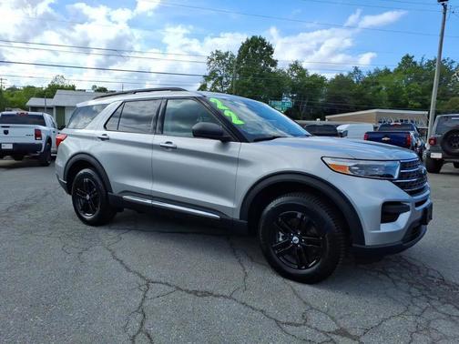 Silver Metallic 2022 Ford Explorer XLT