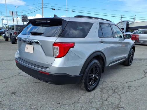 Silver Metallic 2022 Ford Explorer XLT
