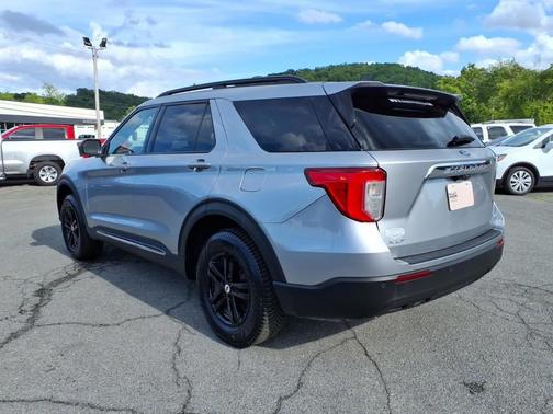 Silver Metallic 2022 Ford Explorer XLT