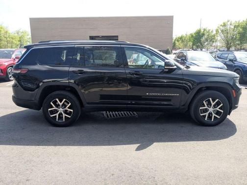 Diamond Black Crystal Pearlcoat 2023 Jeep Grand Cherokee L Limited