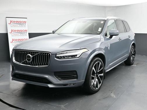 2022 Volvo XC90 T6 Momentum