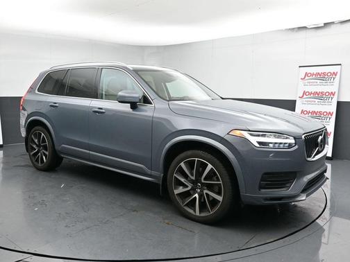2022 Volvo XC90 T6 Momentum