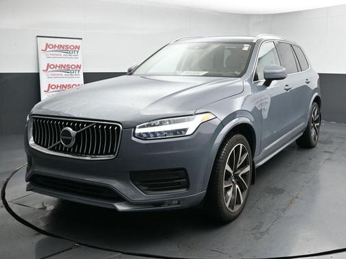 2022 Volvo XC90 T6 Momentum