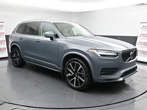 2022 Volvo XC90 T6 Momentum
