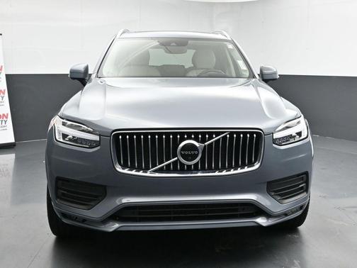2022 Volvo XC90 T6 Momentum