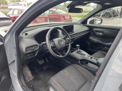 Urban Gray Pearl 2024 Honda HR-V AWD Sport