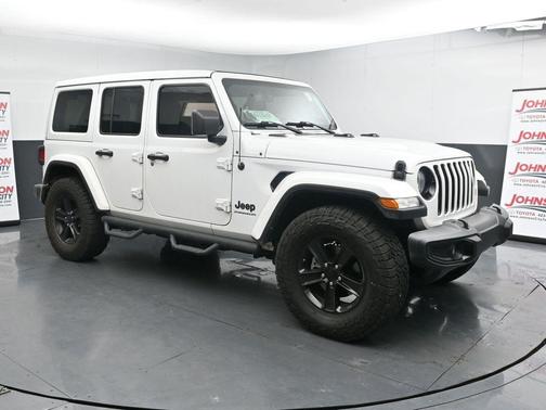 2023 Jeep Wrangler 4-Door Sahara Altitude 4x4