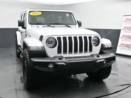 2023 Jeep Wrangler 4-Door Sahara Altitude 4x4