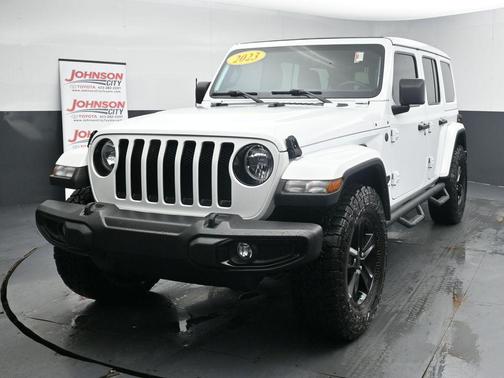 2023 Jeep Wrangler 4-Door Sahara Altitude 4x4