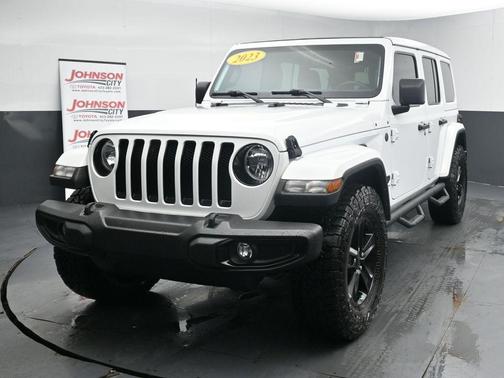 2023 Jeep Wrangler 4-Door Sahara Altitude 4x4