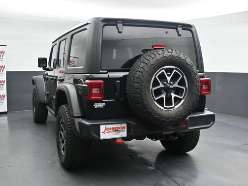 Black Clearcoat 2024 Jeep Wrangler Rubicon