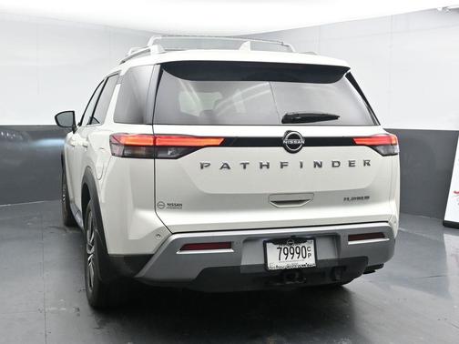 2024 Nissan Pathfinder Platinum FWD