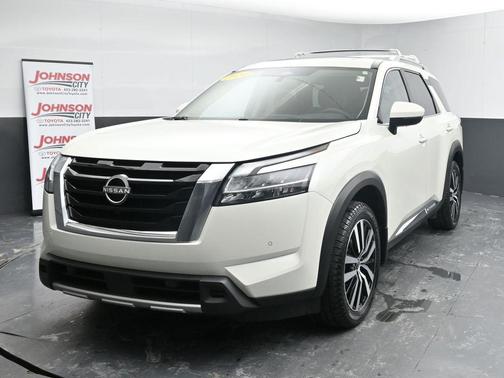 2024 Nissan Pathfinder Platinum FWD